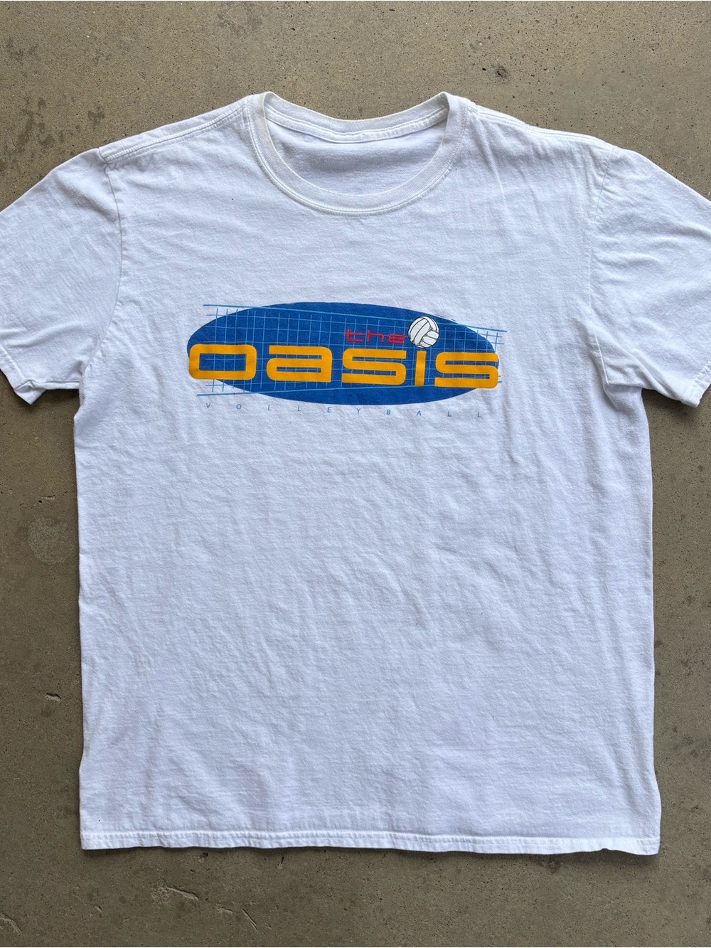 The OASIS Volleyball T-Shirt Men's Large White Graphic T-Shirt 90s Styling